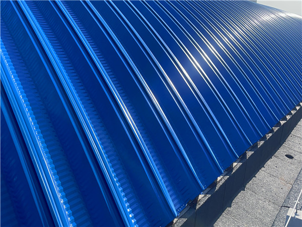 遼寧某糧庫(kù)機(jī)械罩棚拱形屋頂工程案例分享遼寧糧庫(kù)拱形屋頂施工現(xiàn)場(chǎng)3